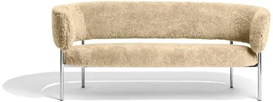 Møbel Copenhagen Font Sofa Sheepskin Honey/Poleret Stål Stel